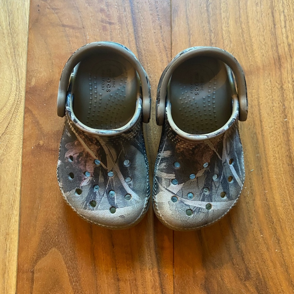 CROCS